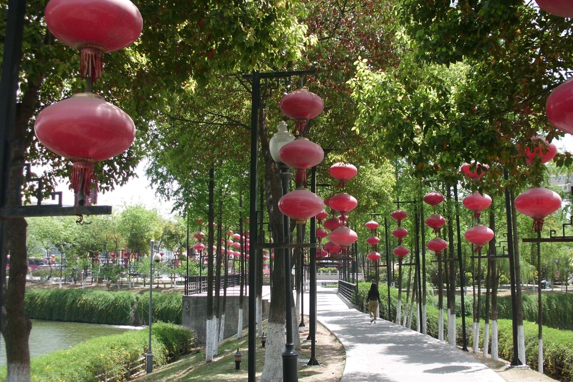 DIY Garden Lanterns