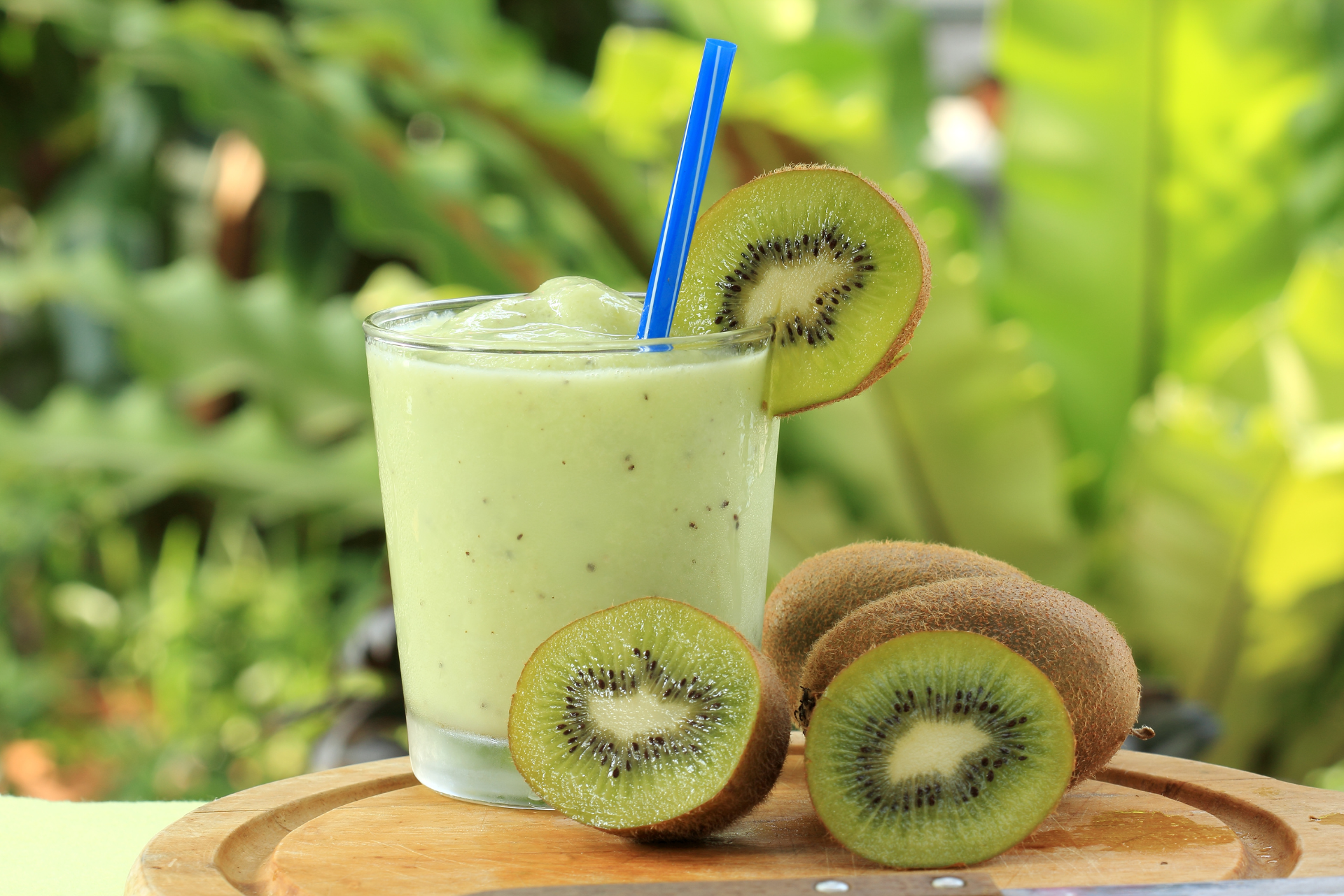 How Kiwi Feeds Good Bacteria